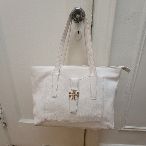 Tory Burch Handbags - Tory Burch Meyer Plaque Pebbled Cream Leather Tote. Old Money Quiet Luxury.